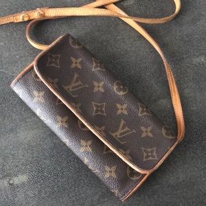 *SOLD* Auth Louis Vuitton Pochette Twin Cross Body